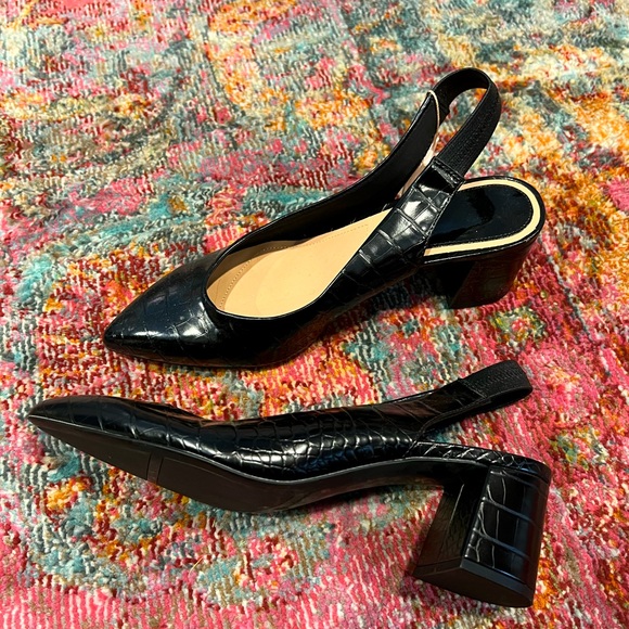 Shoes - black croc pattern pointed toe heel